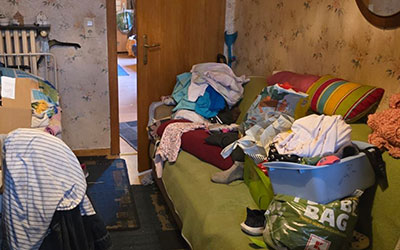 Stark vermüllte Messie-Wohnung vor der Räumung